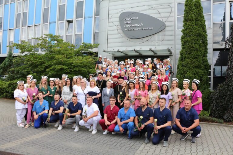 uroczyste czepkowanie studentów i studentek pielęgniarstwa 2024