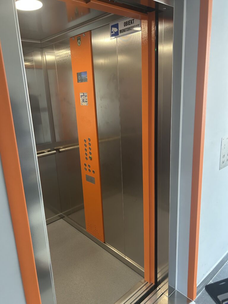 Akademia Nauk Stosowanych w Kielcach (Akademia Lipińskiego) jest w połowie realizacji projektu „Dostępna Akademia Lipińskiego”, współfinansowanego przez Unię… Dostępna Akademia Lipińskiego – półmetek realizacji projektu