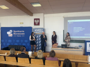 12 marca w Akademii Nauk Stosowanych im. prof. Edwarda Lipińskiego w Kielcach odbyło się wydarzenie CEO CARE DAY – inicjatywa, której celem było połączenie… CEO CARE DAY – nauka i biznes spotkały się w Akademii Lipińskiego