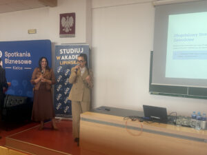 12 marca w Akademii Nauk Stosowanych im. prof. Edwarda Lipińskiego w Kielcach odbyło się wydarzenie CEO CARE DAY – inicjatywa, której celem było połączenie… CEO CARE DAY – nauka i biznes spotkały się w Akademii Lipińskiego