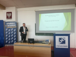 12 marca w Akademii Nauk Stosowanych im. prof. Edwarda Lipińskiego w Kielcach odbyło się wydarzenie CEO CARE DAY – inicjatywa, której celem było połączenie… CEO CARE DAY – nauka i biznes spotkały się w Akademii Lipińskiego